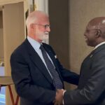Casal presidencial actualiza registo eleitoral