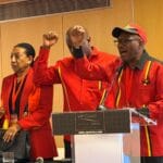 Ministro Téte António confraterniza com a comunidade angolana residente na República do Benin